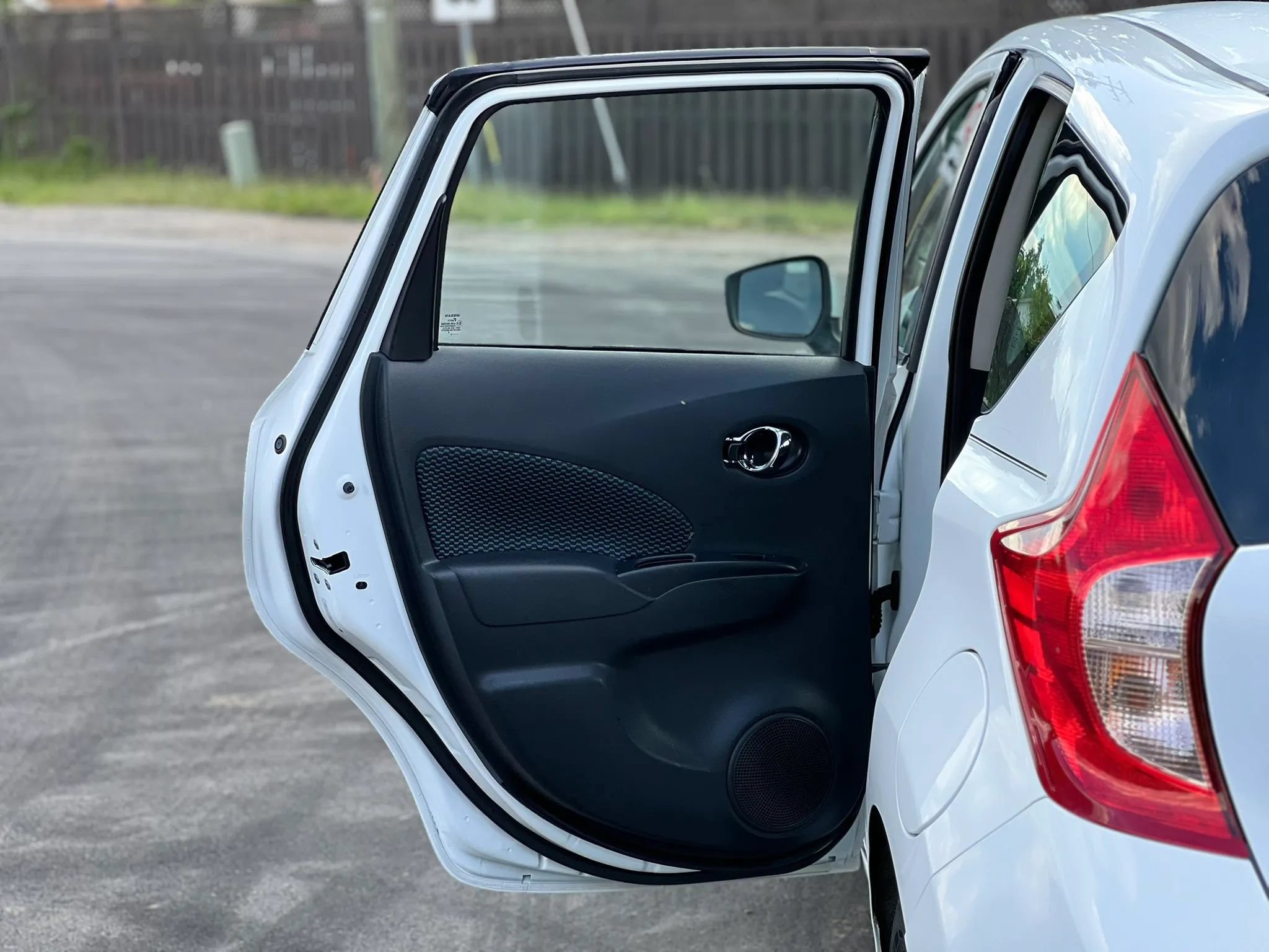 Used 2015 Nissan Versa Note SV w/ SV Appearance Package FWD image 32