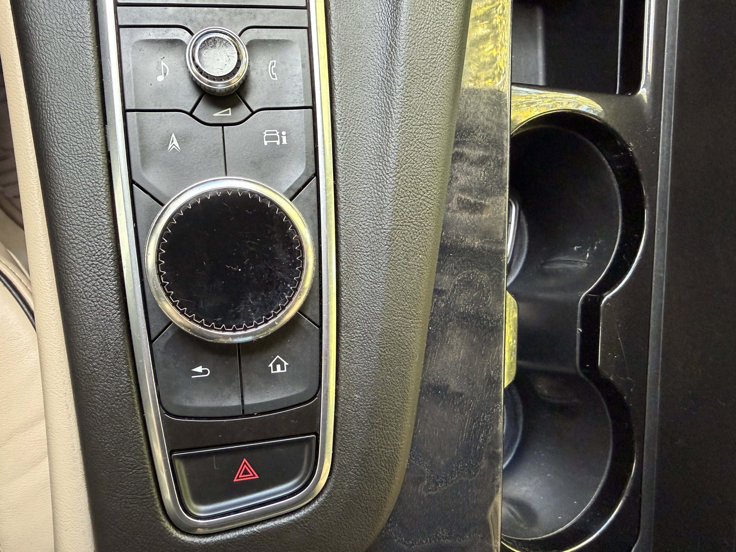 Used 2021 Cadillac Escalade ESV Premium Luxury w/ LPO, Illumination Package image 34