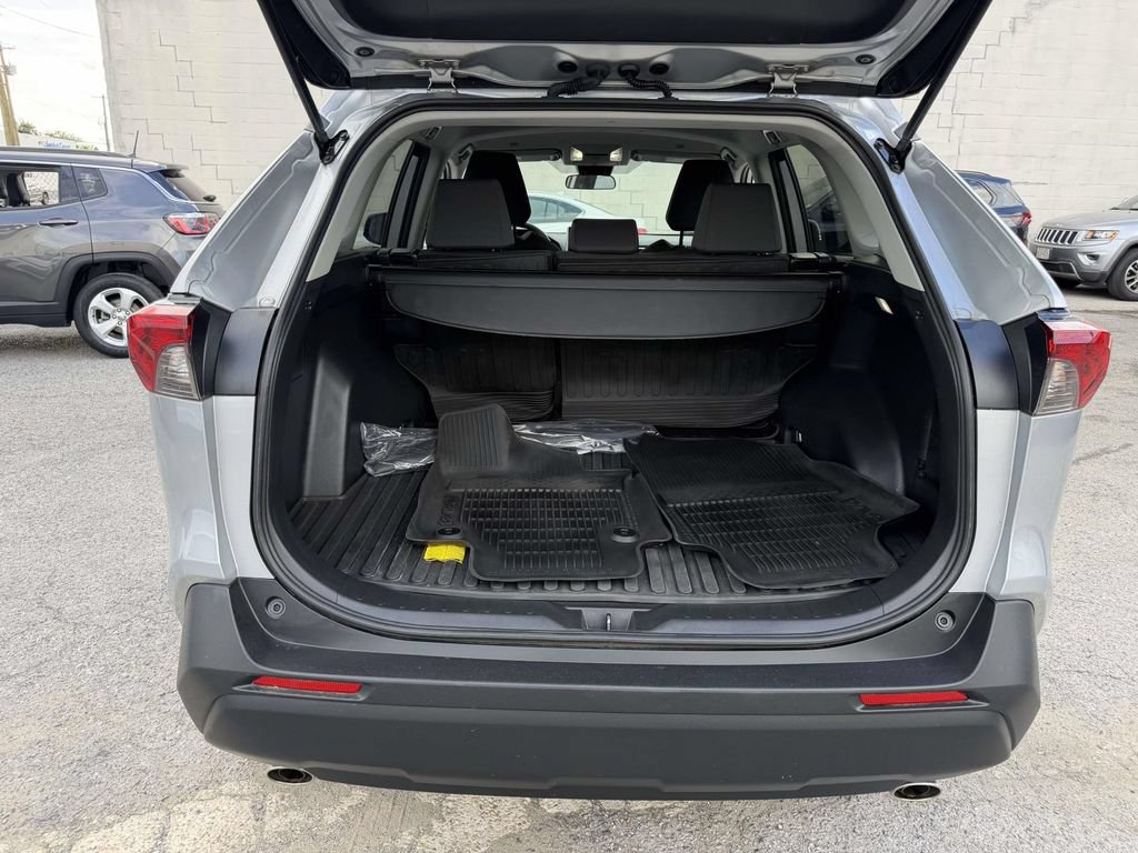 Used 2024 Toyota RAV4 XLE AWD/4WD image 8