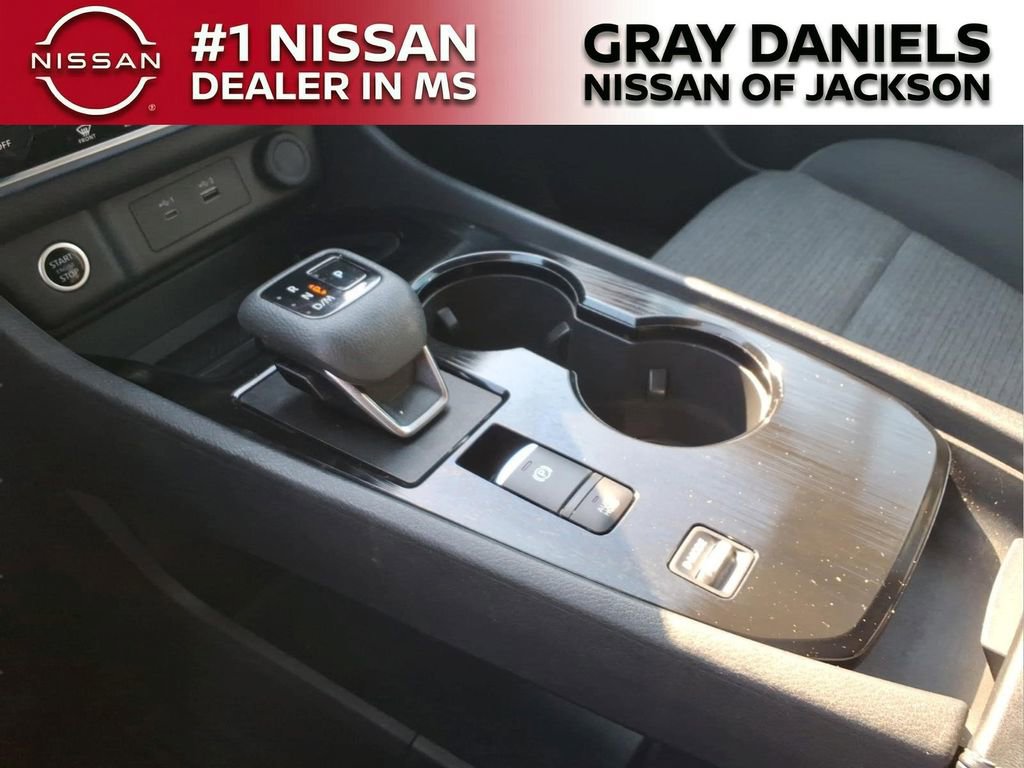Used 2023 Nissan Rogue SV FWD image 19