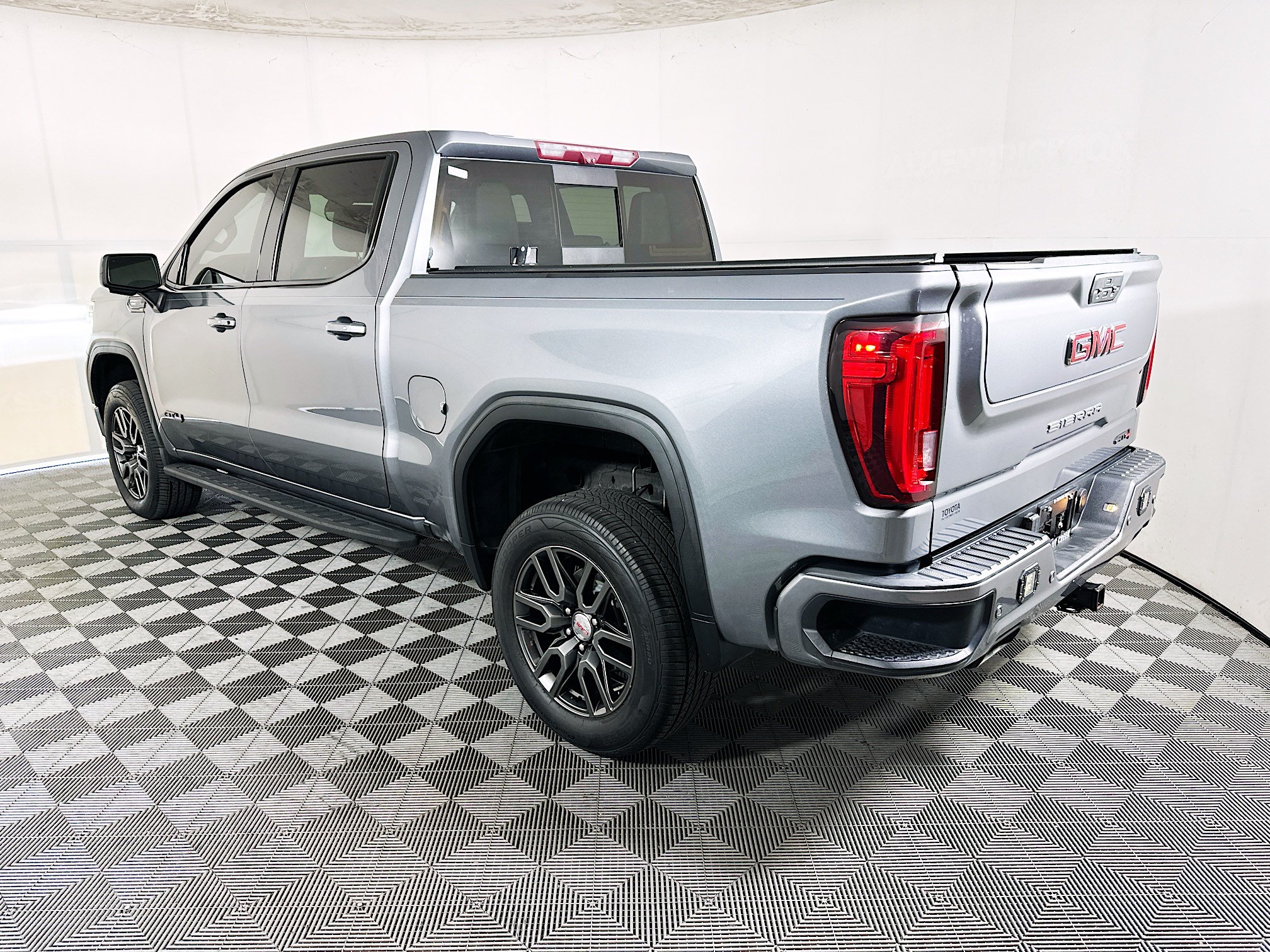 Used 2021 GMC Sierra 1500 AT4 w/ AT4 Premium Package AWD/4WD image 5