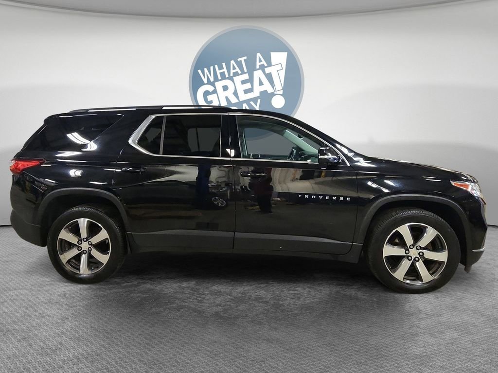 Used 2020 Chevrolet Traverse LT w/ LT Premium Package image 2