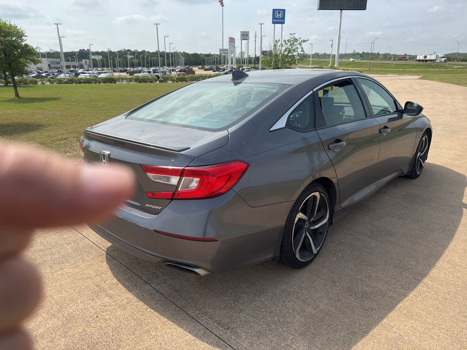 Used 2018 Honda Accord Sport image 3