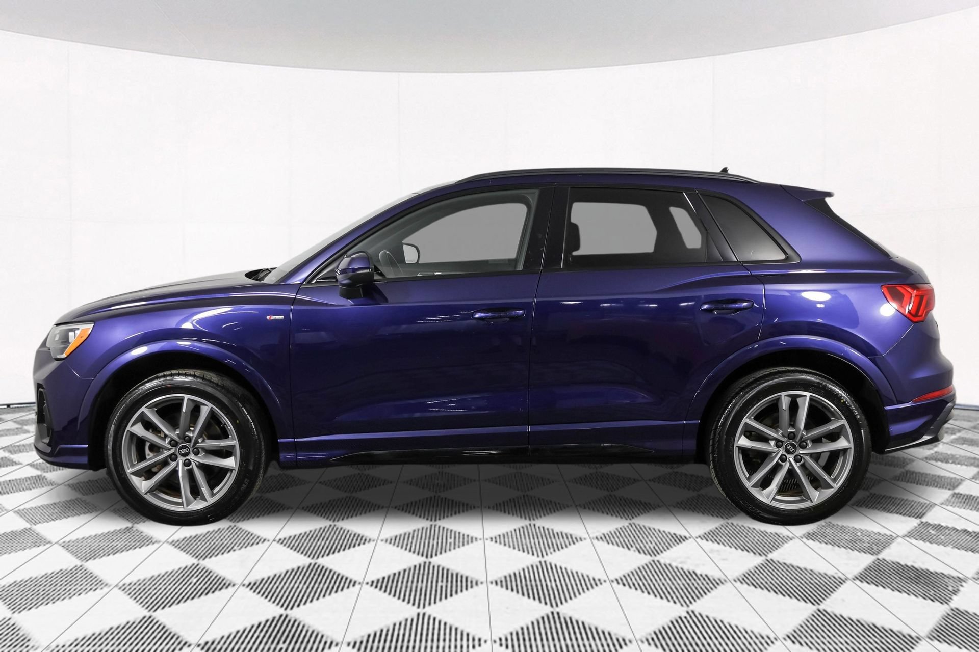Used 2022 Audi Q3 2.0T Premium w/ Black Optic Sport Package AWD/4WD image 22