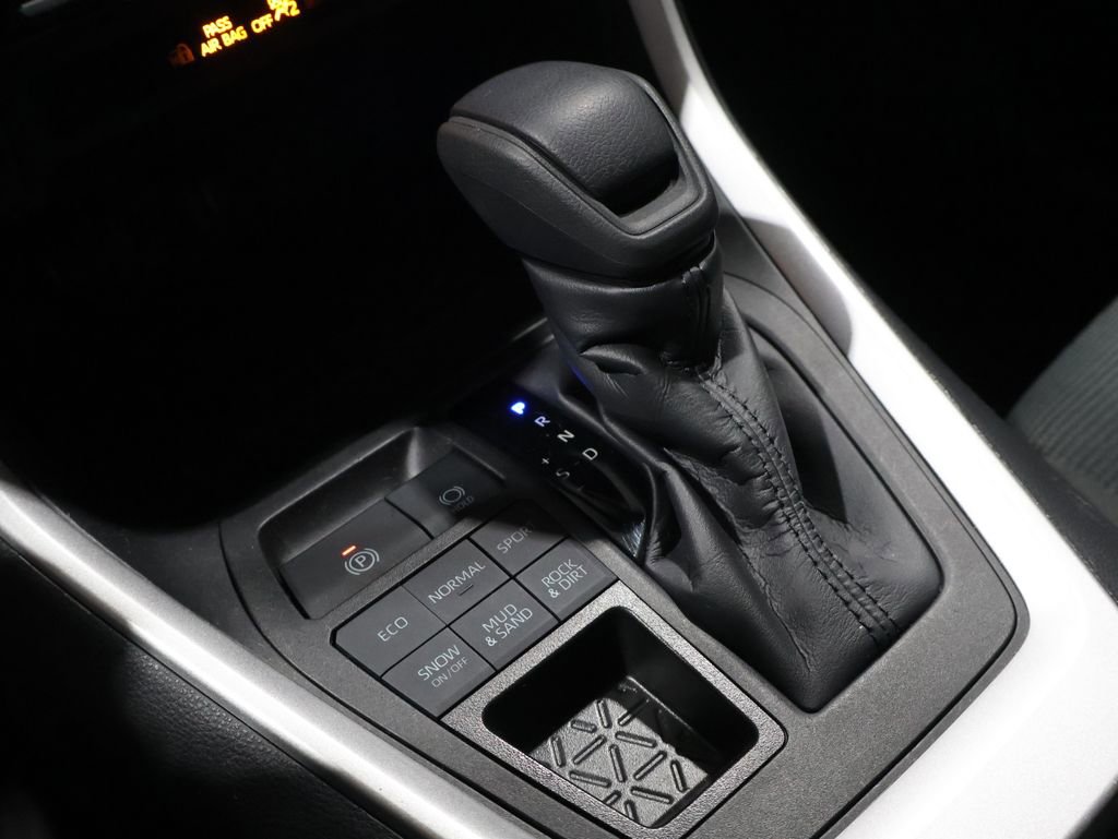 Used 2023 Toyota RAV4 LE image 31