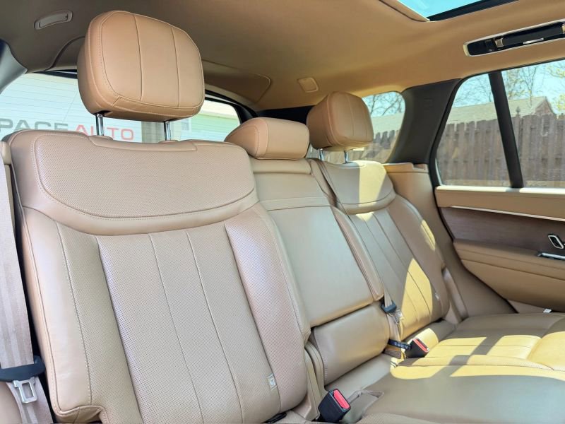 Used 2023 Land Rover Range Rover SE image 28