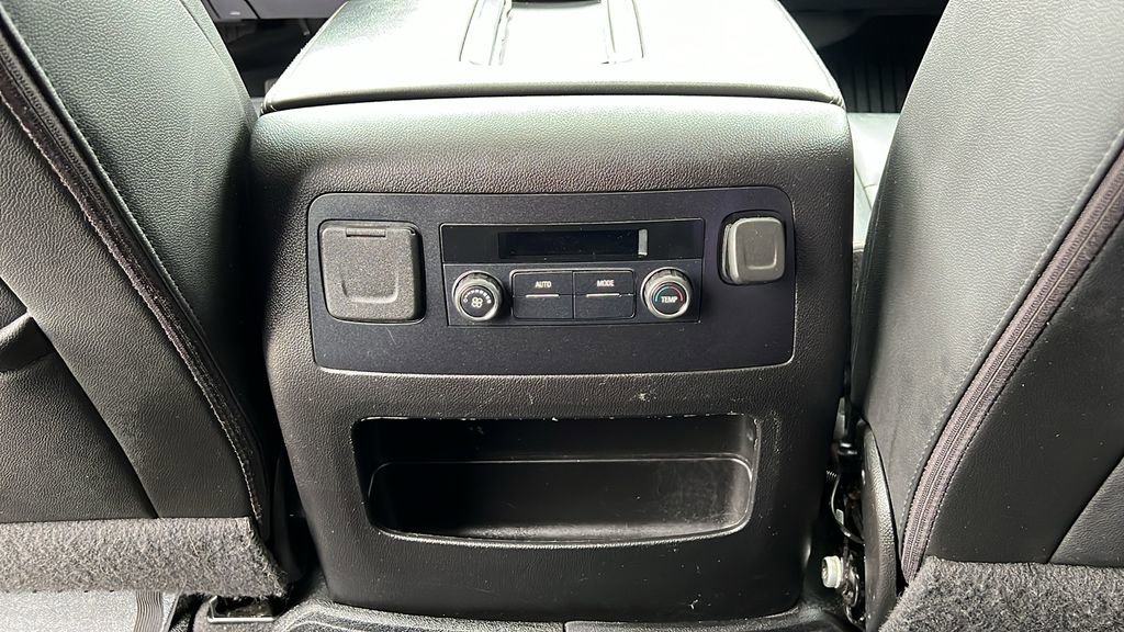 Used 2020 Chevrolet Suburban LT image 35