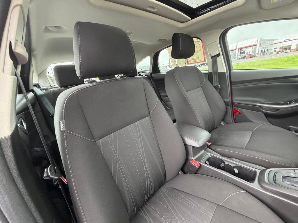 Used 2018 Ford Focus SEL w/ Cold Weather Package FWD image 34