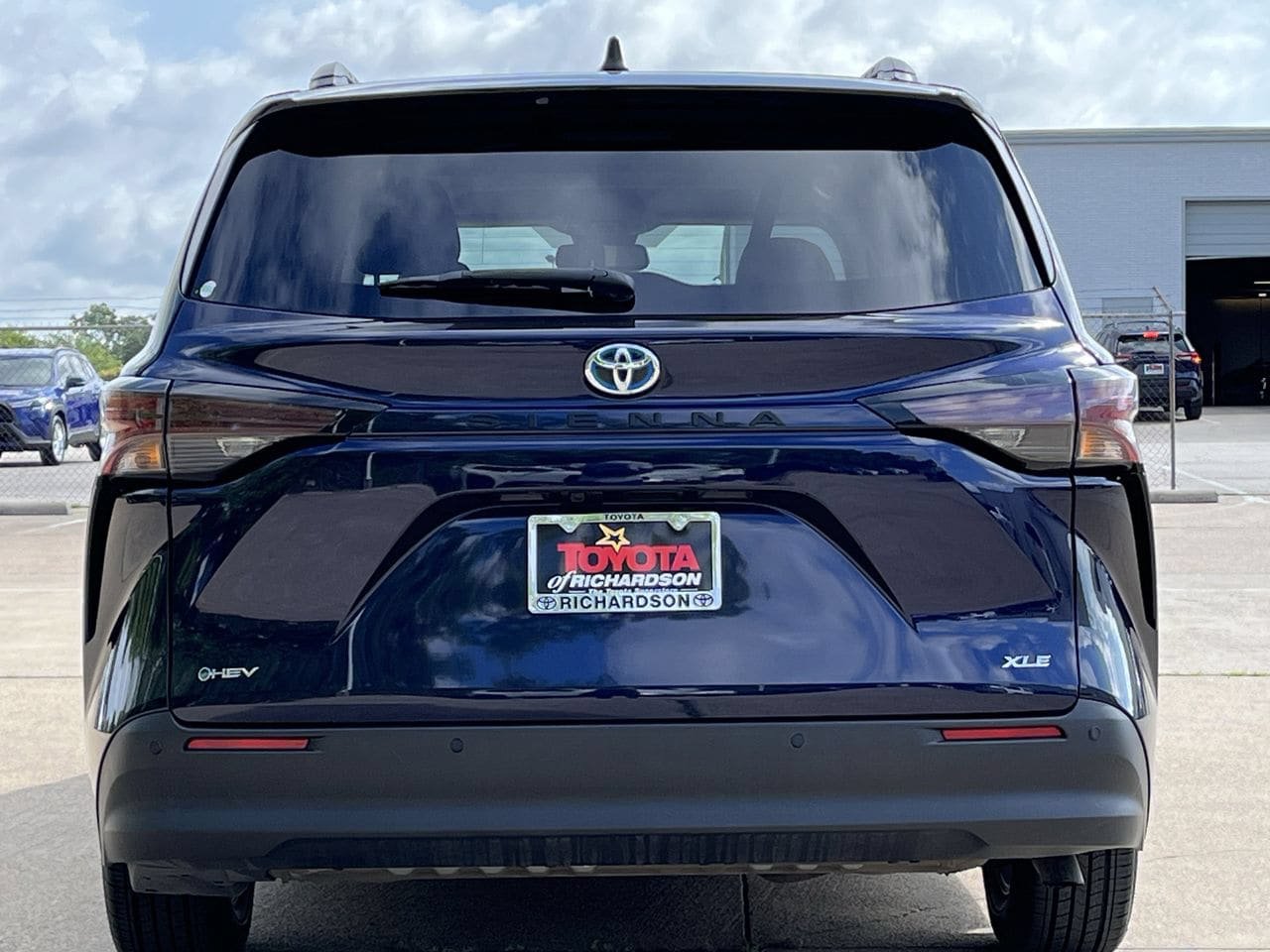 Used 2025 Toyota Sienna XLE FWD image 5