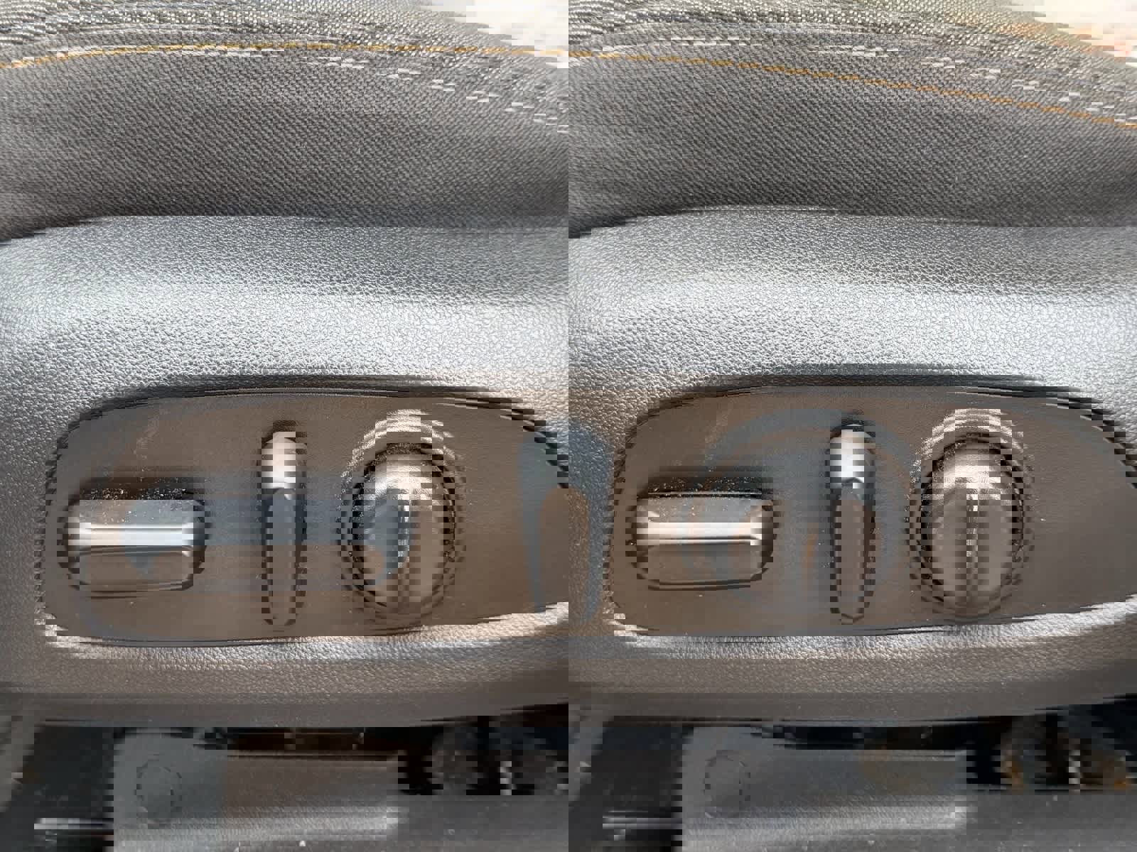 Used 2018 Chevrolet Equinox LT image 18