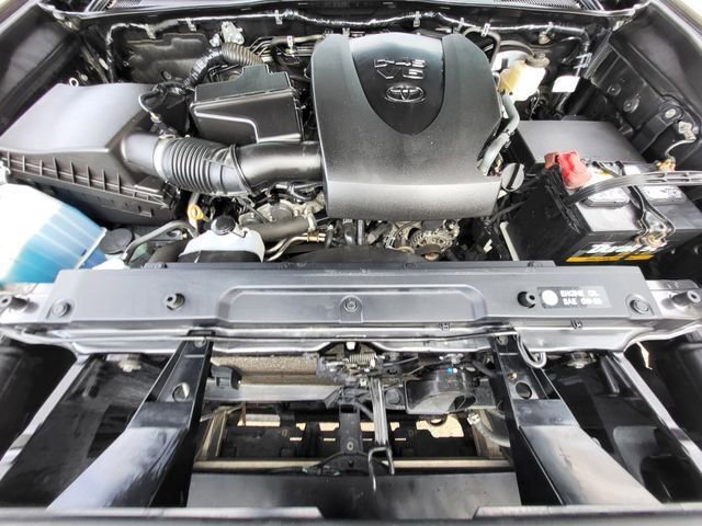 Used 2018 Toyota Tacoma TRD Sport w/ Technology Package AWD/4WD image 11