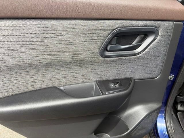 Used 2023 Nissan Rogue S FWD image 29