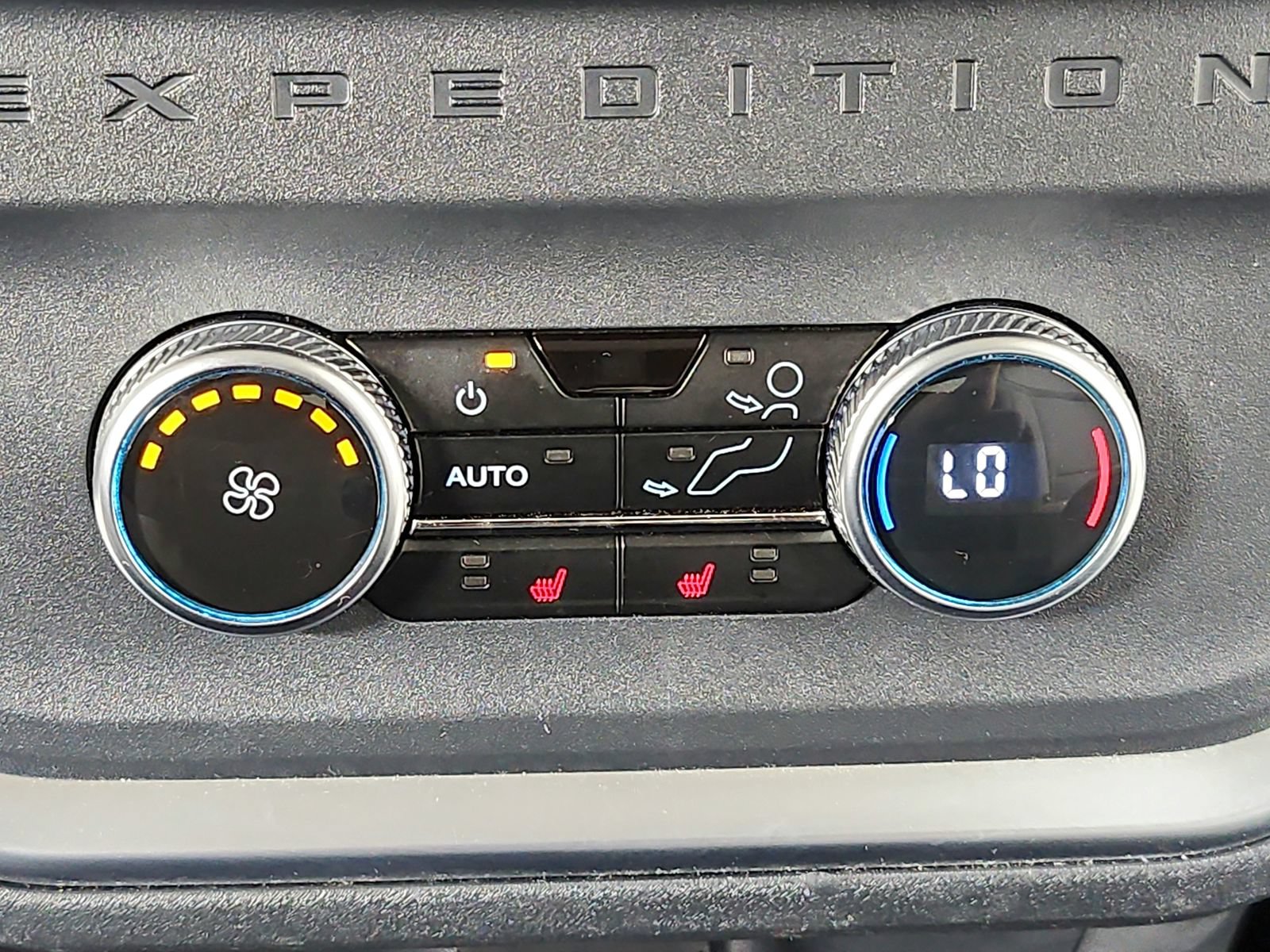 Used 2025 Ford Expedition Platinum w/ Driver's Package AWD/4WD image 46