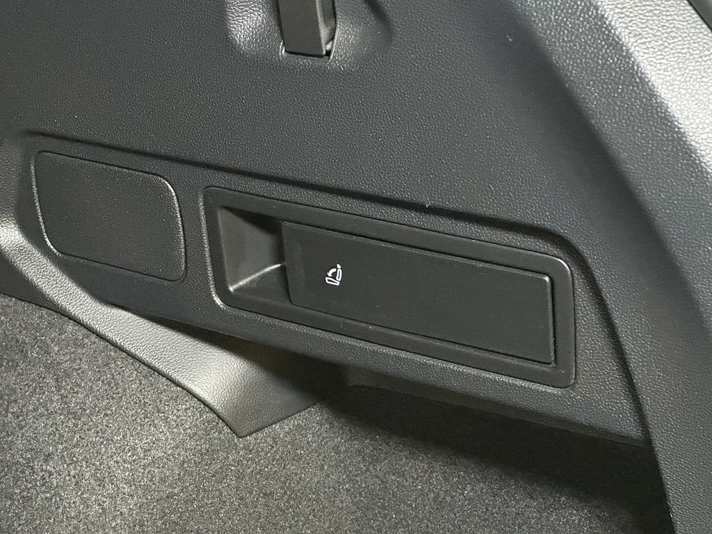 Used 2022 Volkswagen Tiguan SE R-Line AWD/4WD image 18