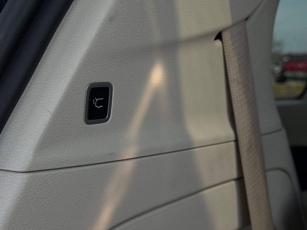 Used 2023 Chrysler Pacifica Touring-L image 42