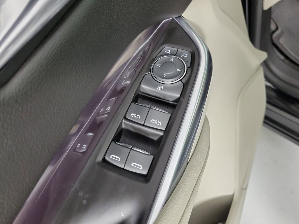 Used 2021 Cadillac XT4 Luxury w/ Cold Weather Package FWD image 20