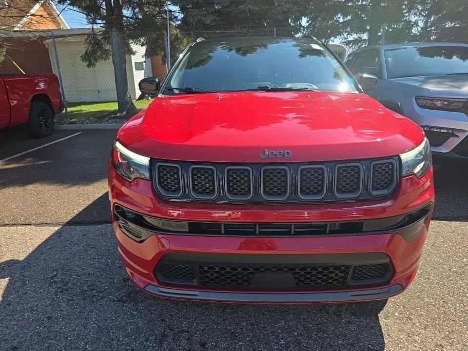 Used 2023 Jeep Compass High Altitude AWD/4WD image 2