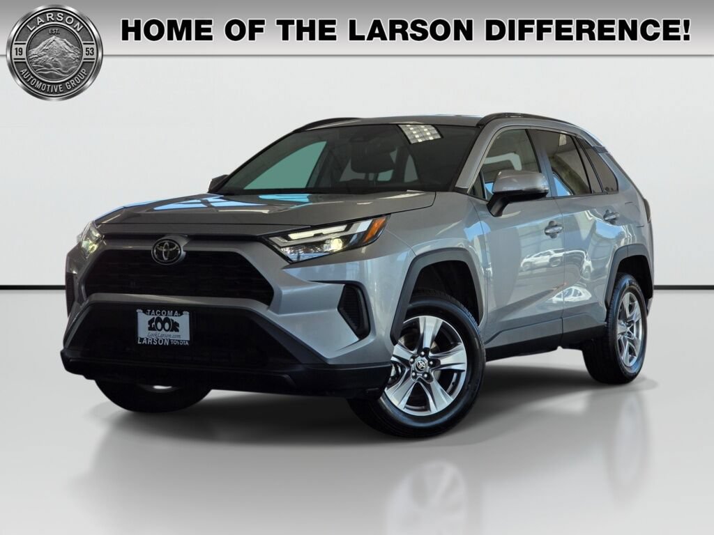 Used 2025 Toyota RAV4 XLE AWD/4WD image 1