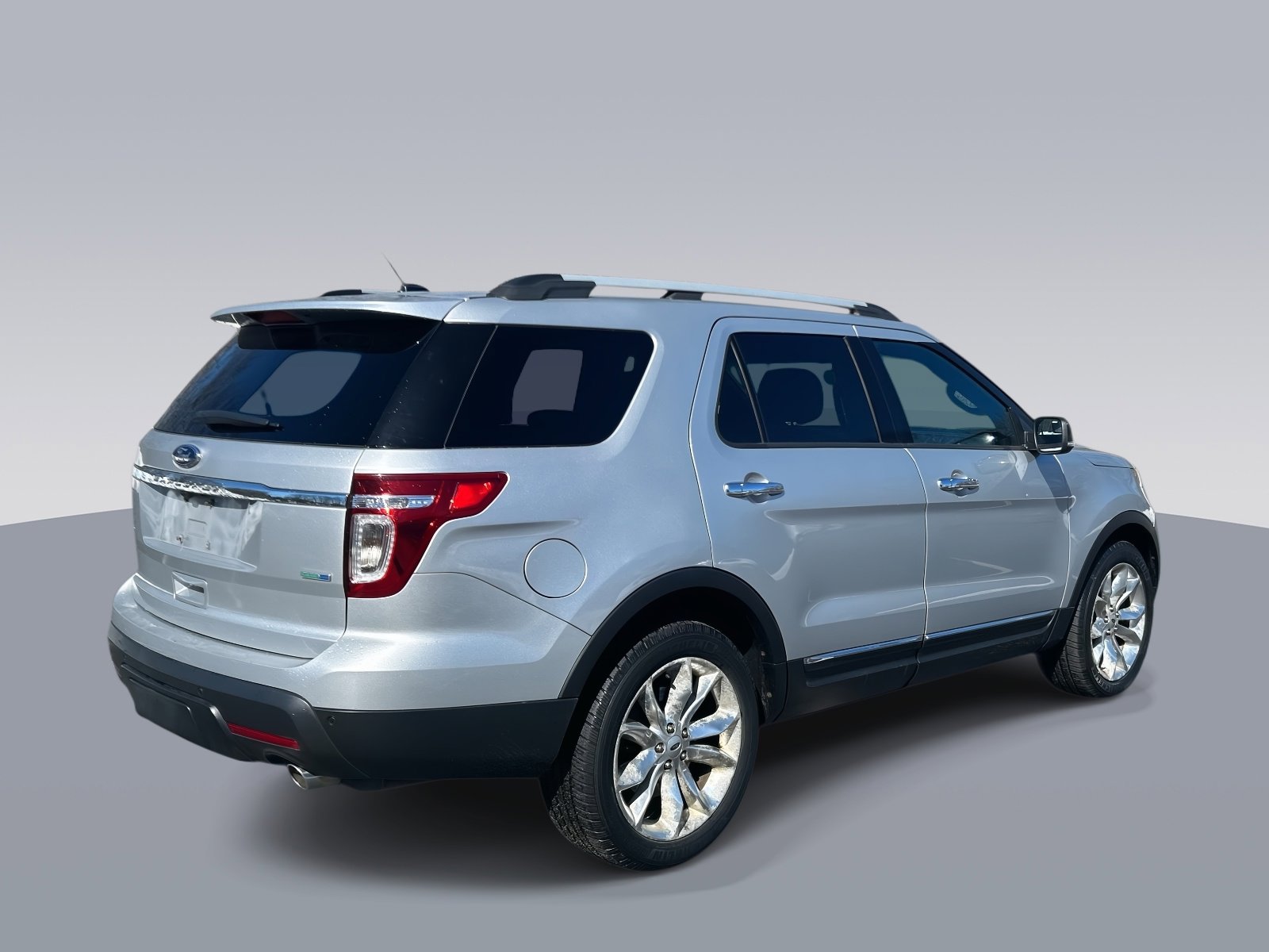 Used 2014 Ford Explorer XLT w/ Equipment Group 202A image 3