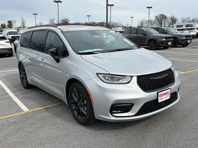 New 2026 Chrysler Pacifica Limited w/ S Appearance Package FWD image 2