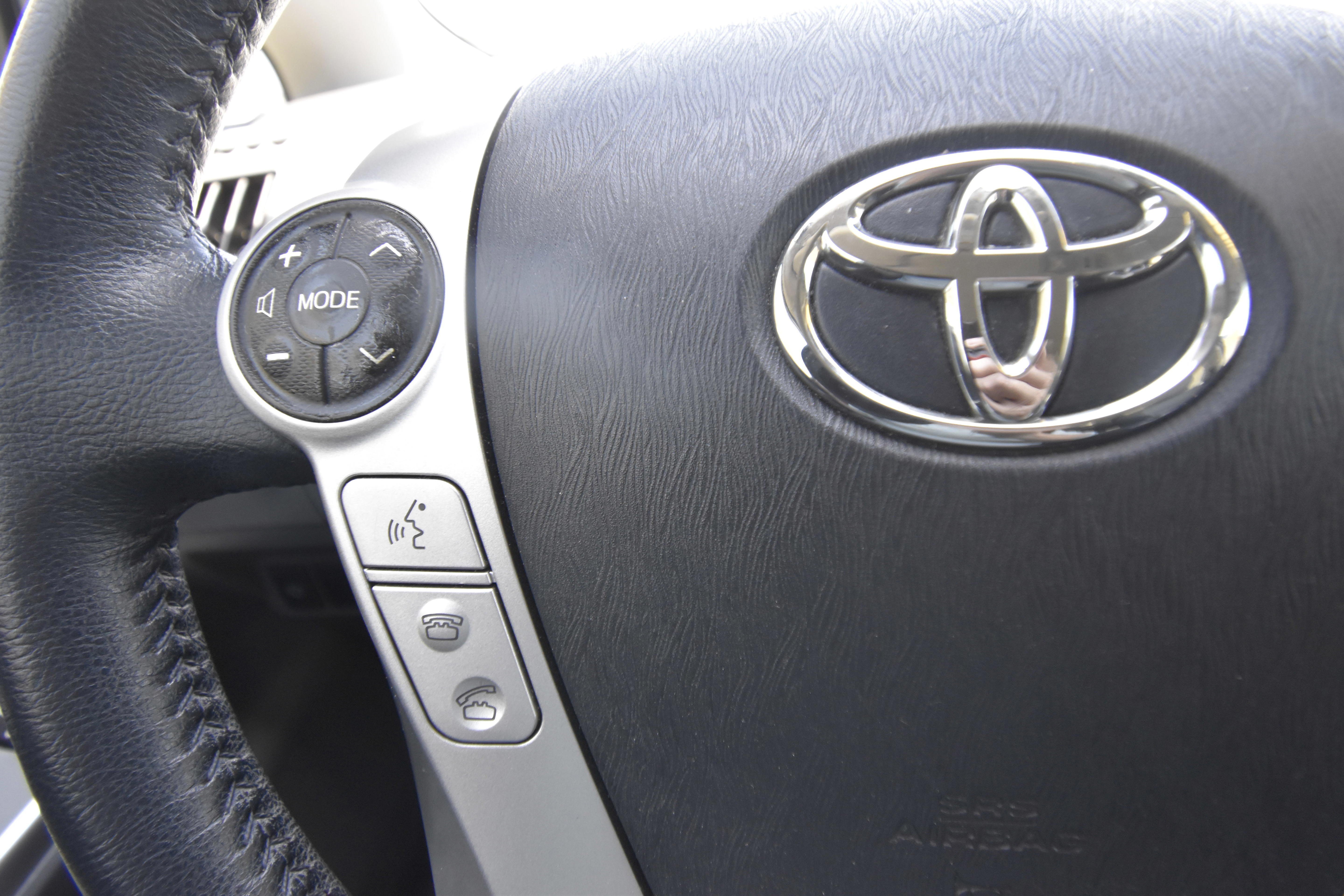 Used 2014 Toyota Prius V Five FWD image 16