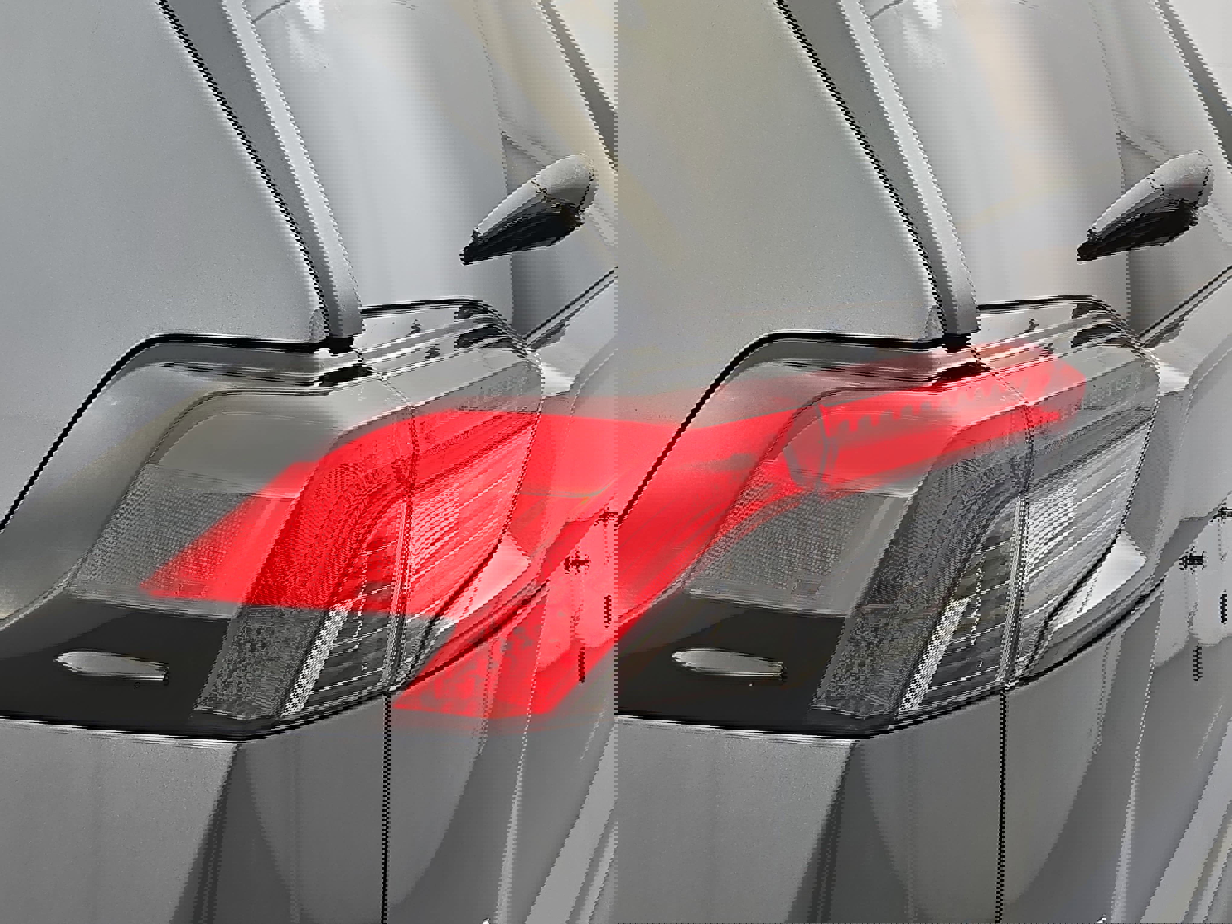 Used 2021 Toyota RAV4 XLE image 32