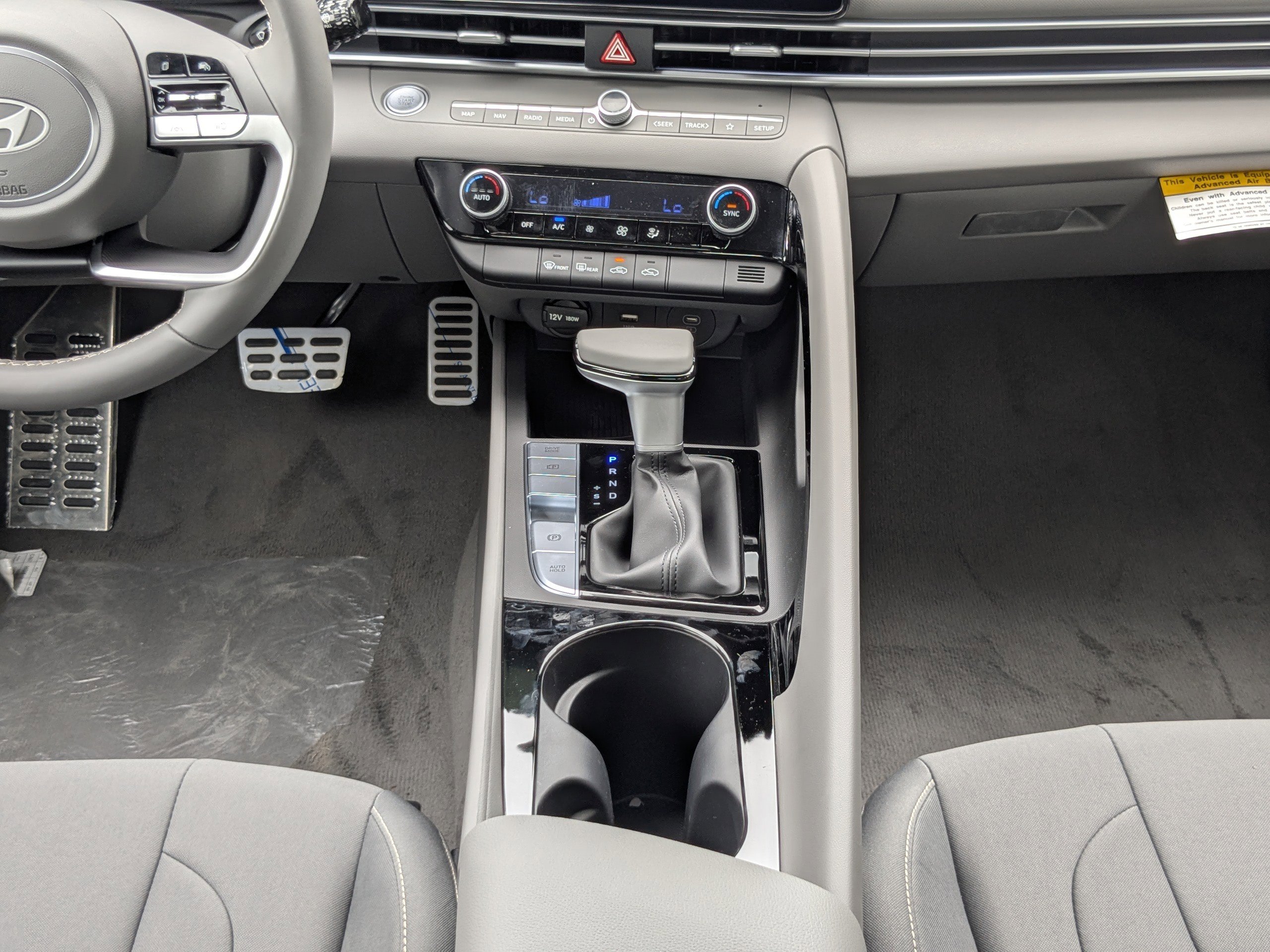 New 2025 Hyundai Elantra SEL image 17