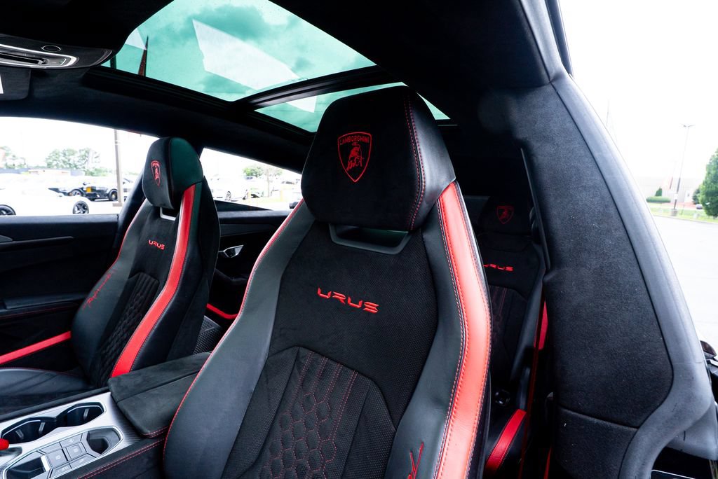 Used 2024 Lamborghini Urus Performante AWD/4WD image 40