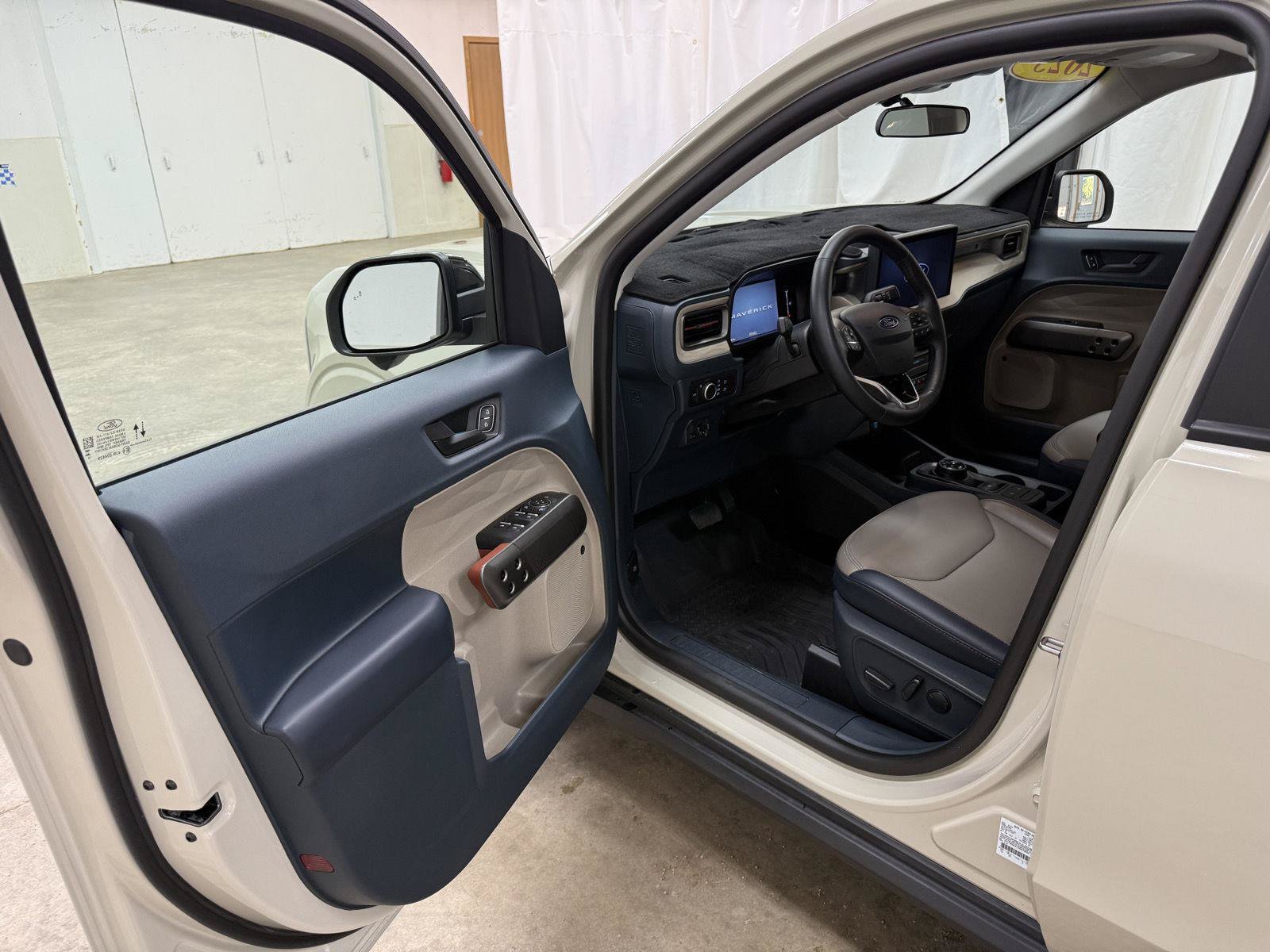 Used 2025 Ford Maverick Lariat w/ 4K Tow Package AWD/4WD image 12