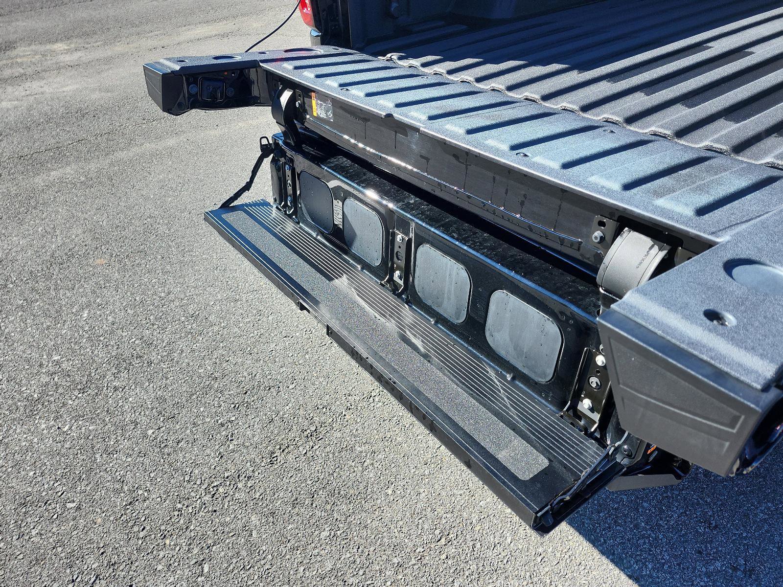 Used 2024 GMC Sierra 1500 AT4 w/ Technology Package image 11