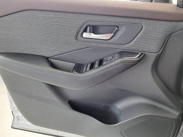 Used 2023 Nissan Rogue SV FWD image 20