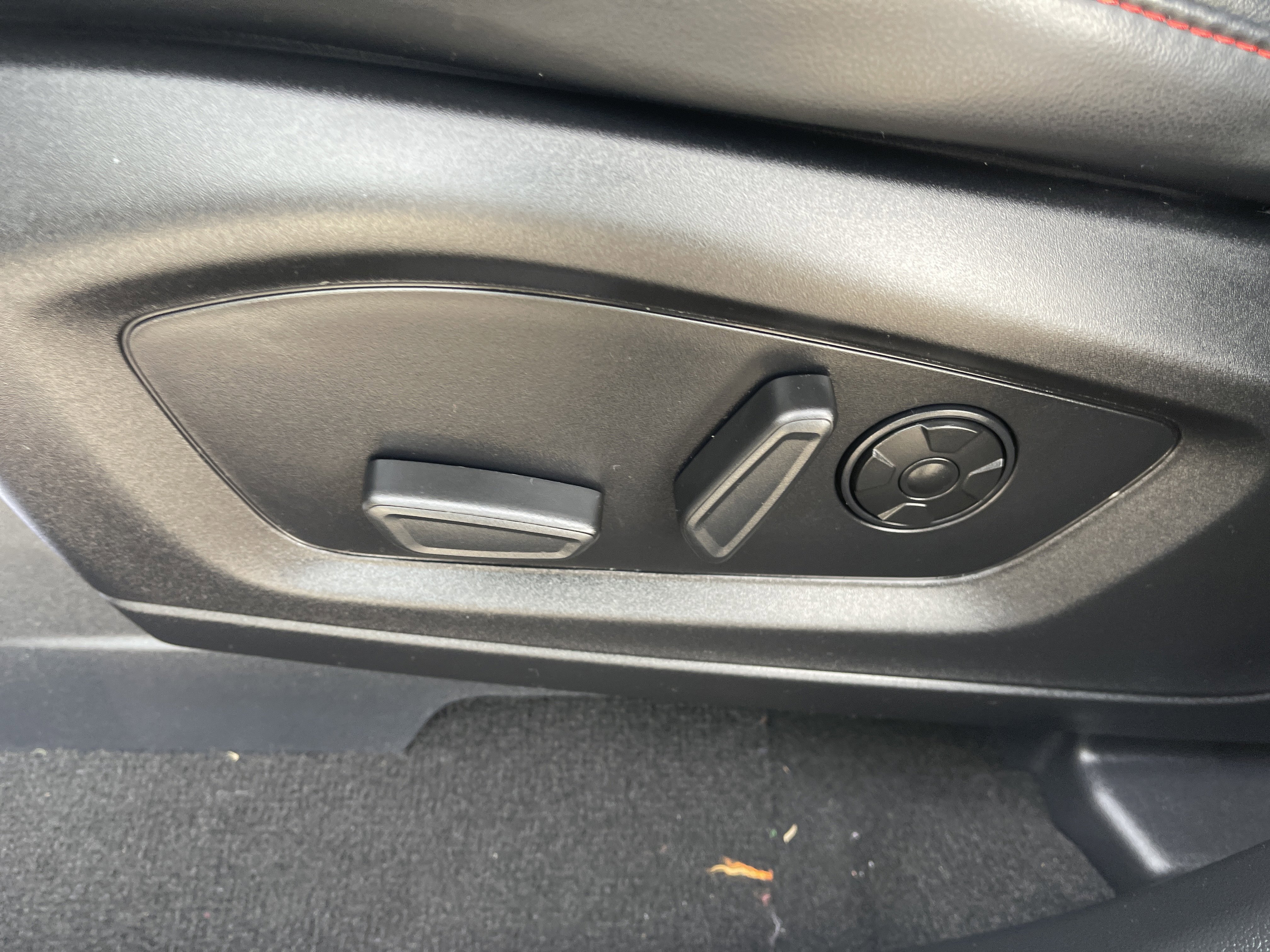 Used 2025 Ford Explorer ST image 39