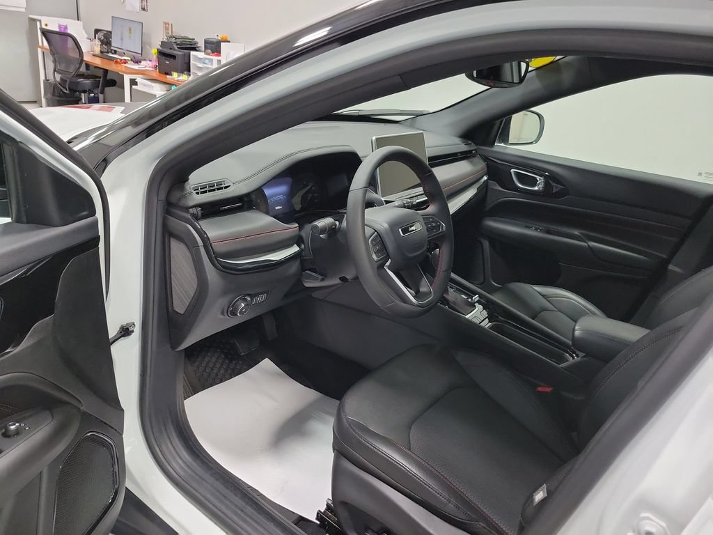 Used 2026 Jeep Compass Trailhawk AWD/4WD image 34