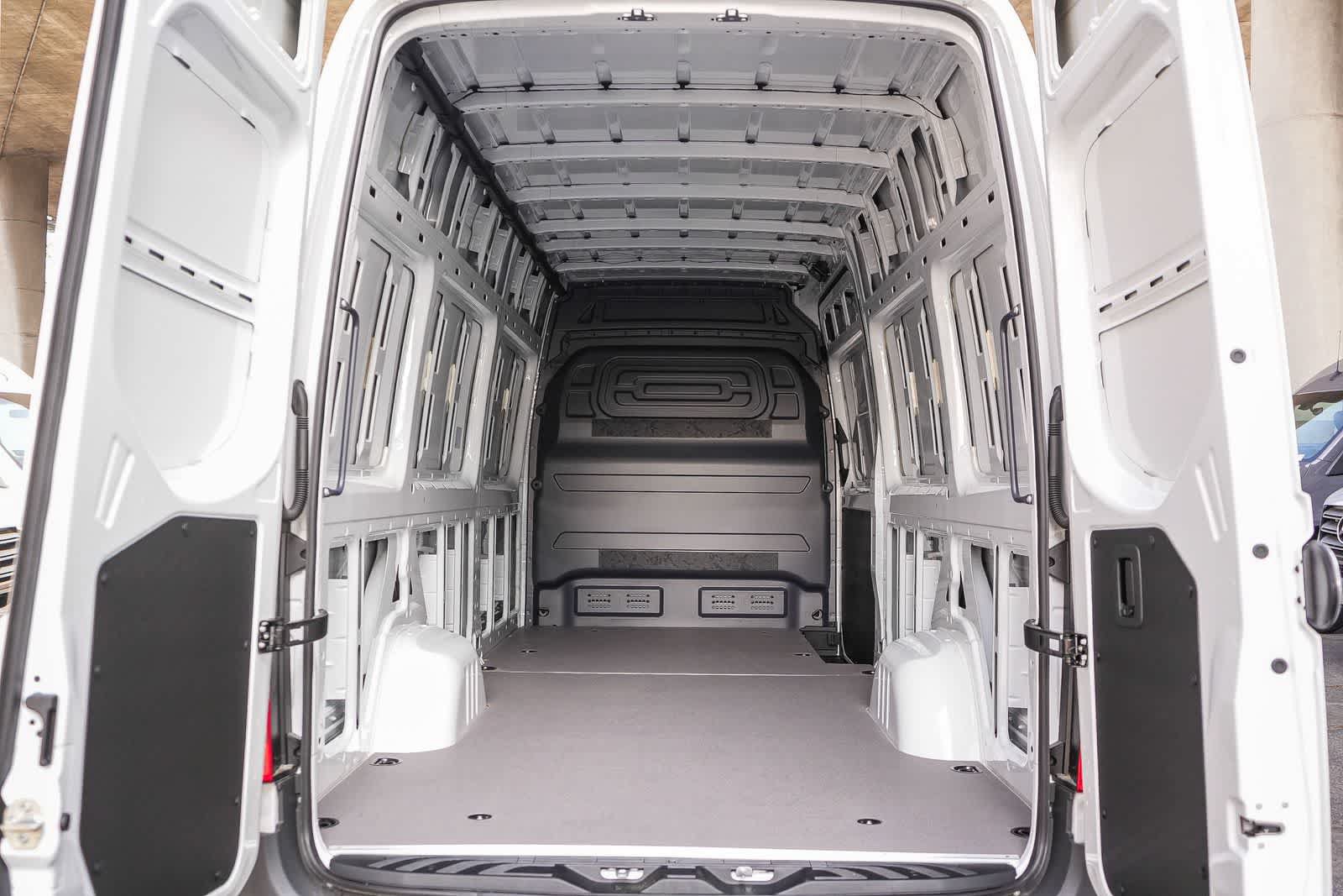 New 2025 Mercedes-Benz eSprinter 170 Cargo image 31