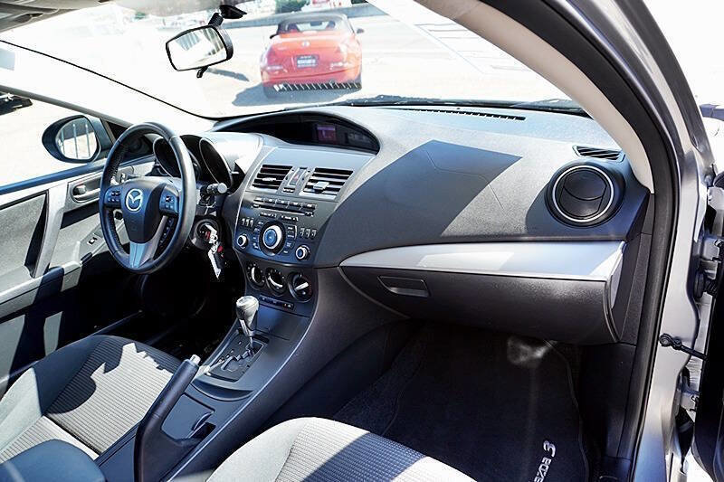 Used 2012 MAZDA MAZDA3 i Touring image 11