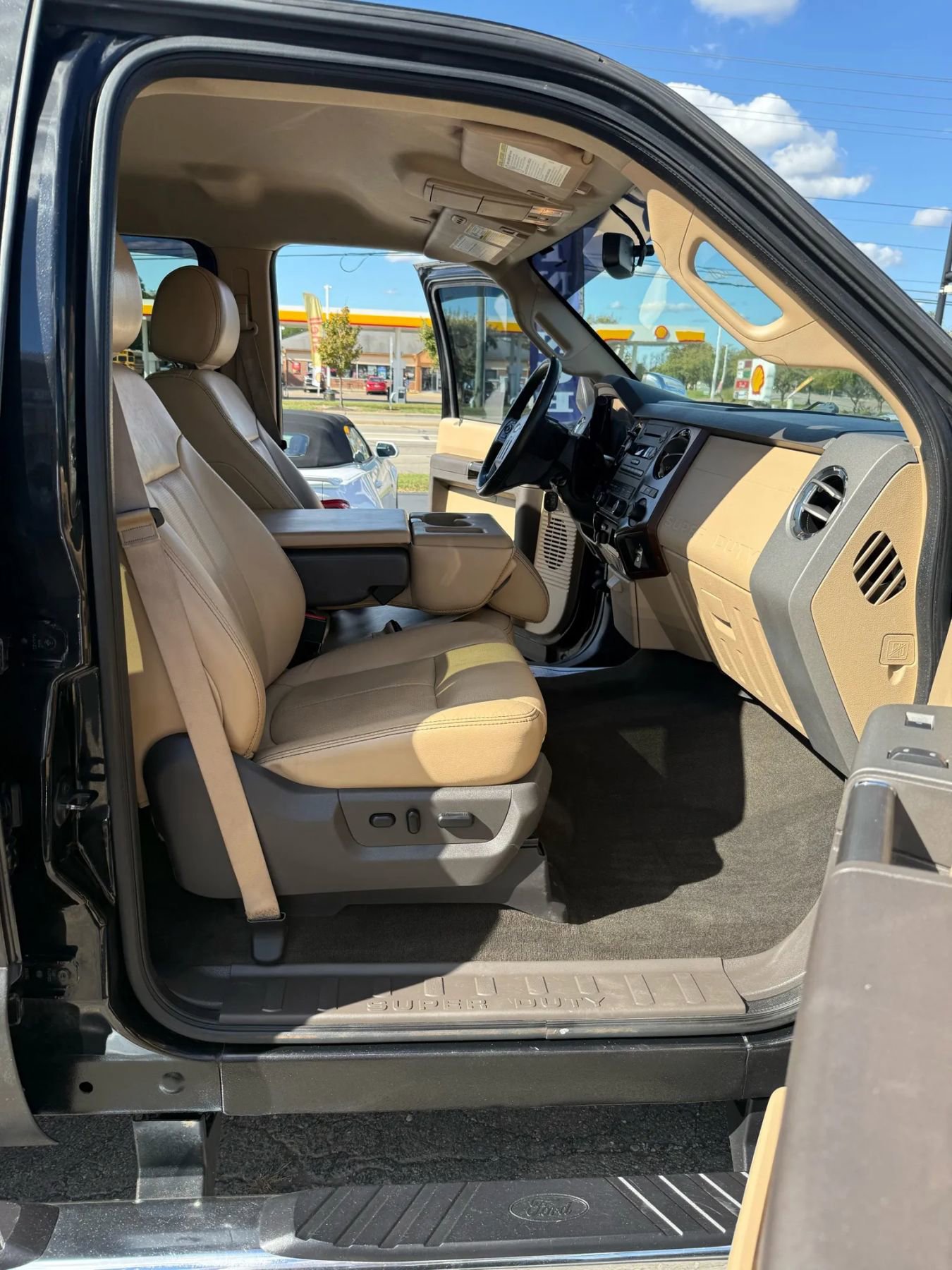 Used 2012 Ford F250 Lariat image 22