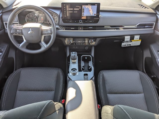 Used 2026 Mitsubishi Outlander ES FWD image 13