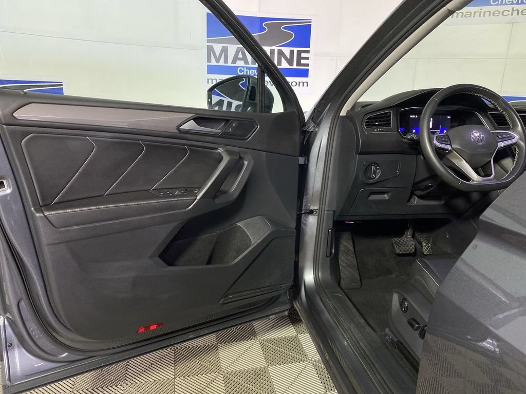 Used 2023 Volkswagen Tiguan SE AWD/4WD image 27