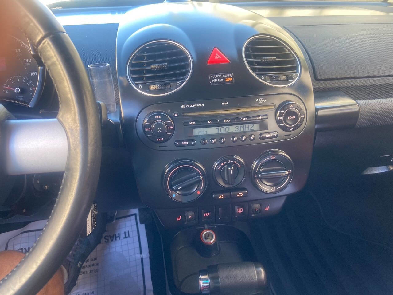 Used 2009 Volkswagen Beetle Blush image 6