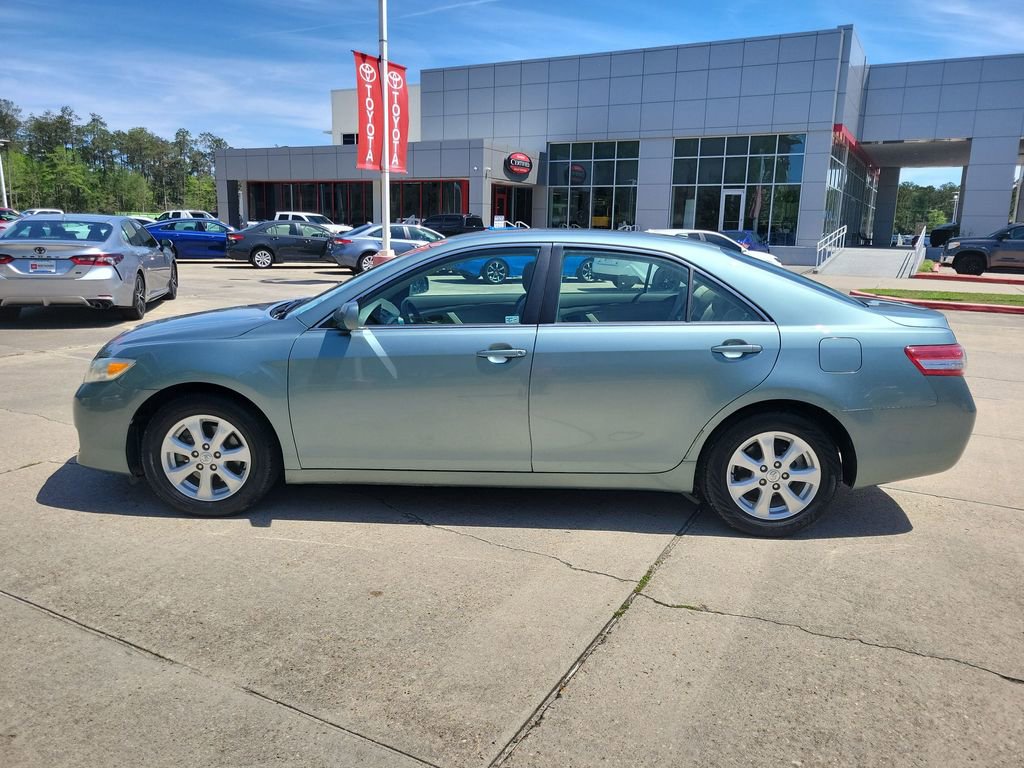 Used 2011 Toyota Camry LE w/ LE Extra-Value Pkg image 2