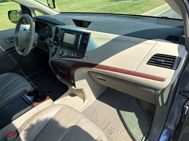 Used 2013 Toyota Sienna XLE FWD image 28