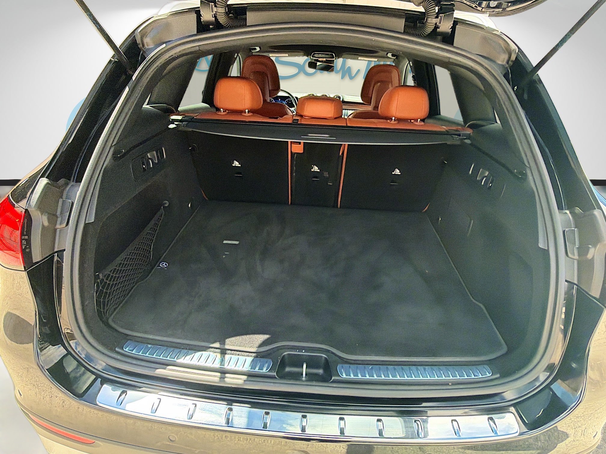 Used 2023 Mercedes-Benz GLC 300 w/ Exclusive Trim Package image 25