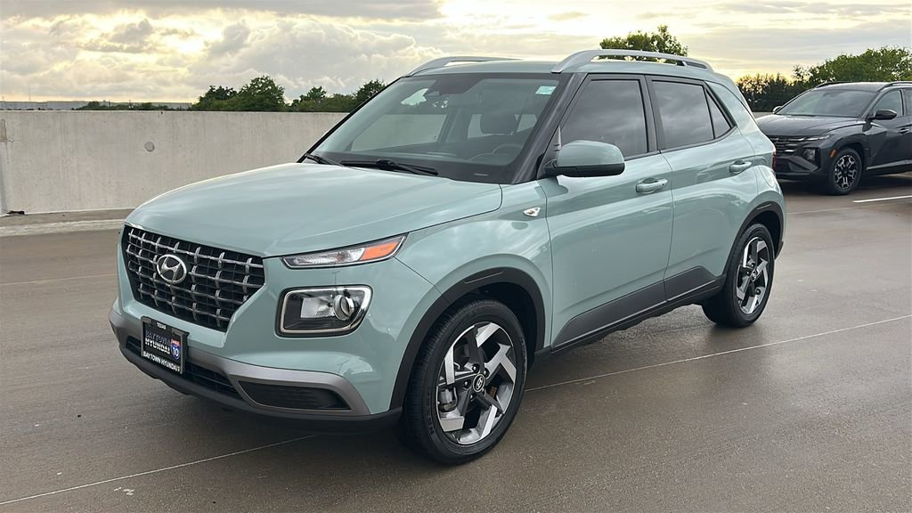 Used 2025 Hyundai Venue SEL FWD image 9