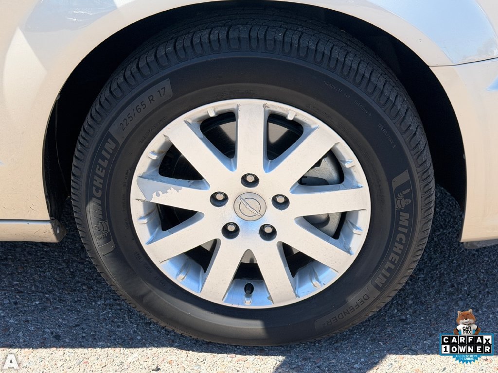 Used 2014 Chrysler Town & Country Touring FWD image 10