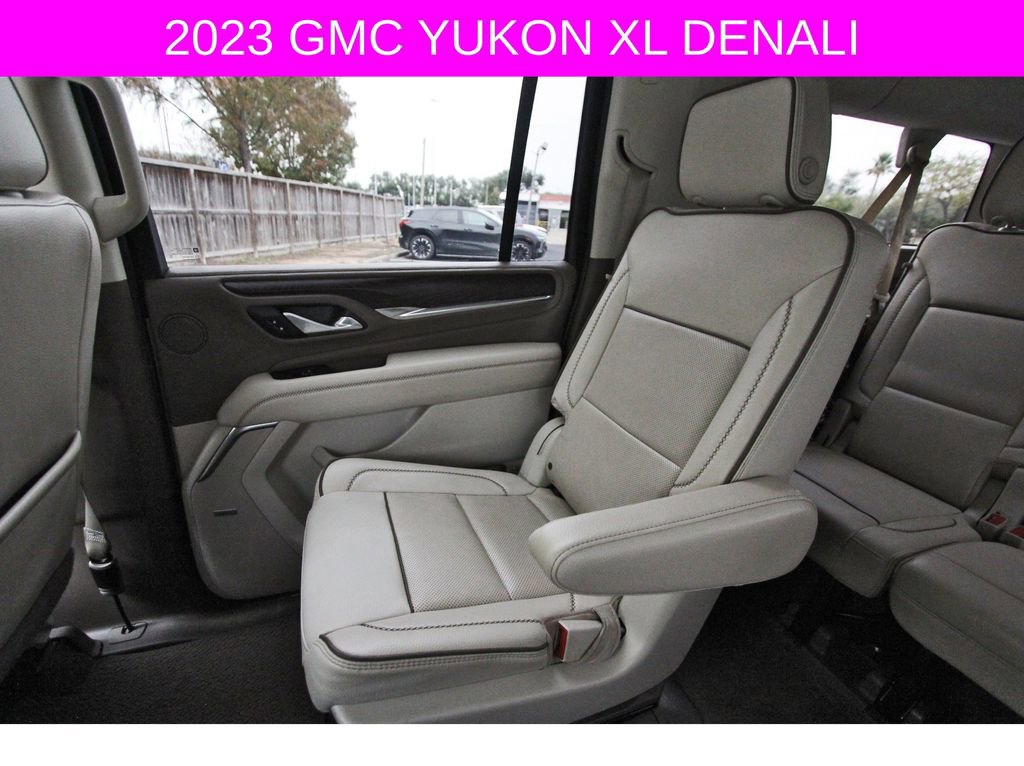 Used 2023 GMC Yukon XL Denali image 12