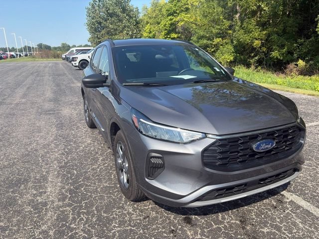 Used 2024 Ford Escape ST-Line w/ Tech Pack #1 AWD/4WD image 7