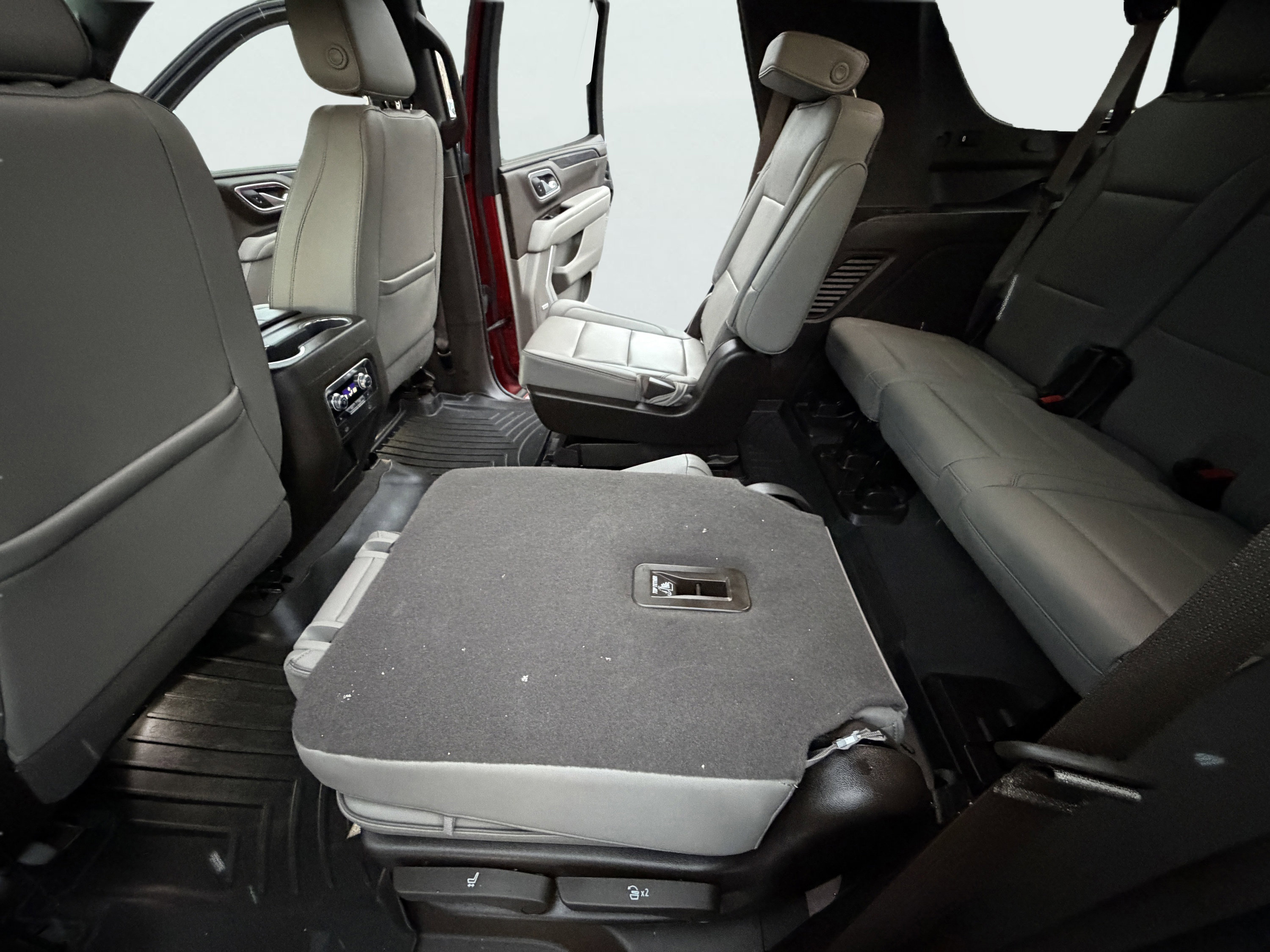 Used 2022 GMC Yukon SLT w/ SLT Luxury Package image 15