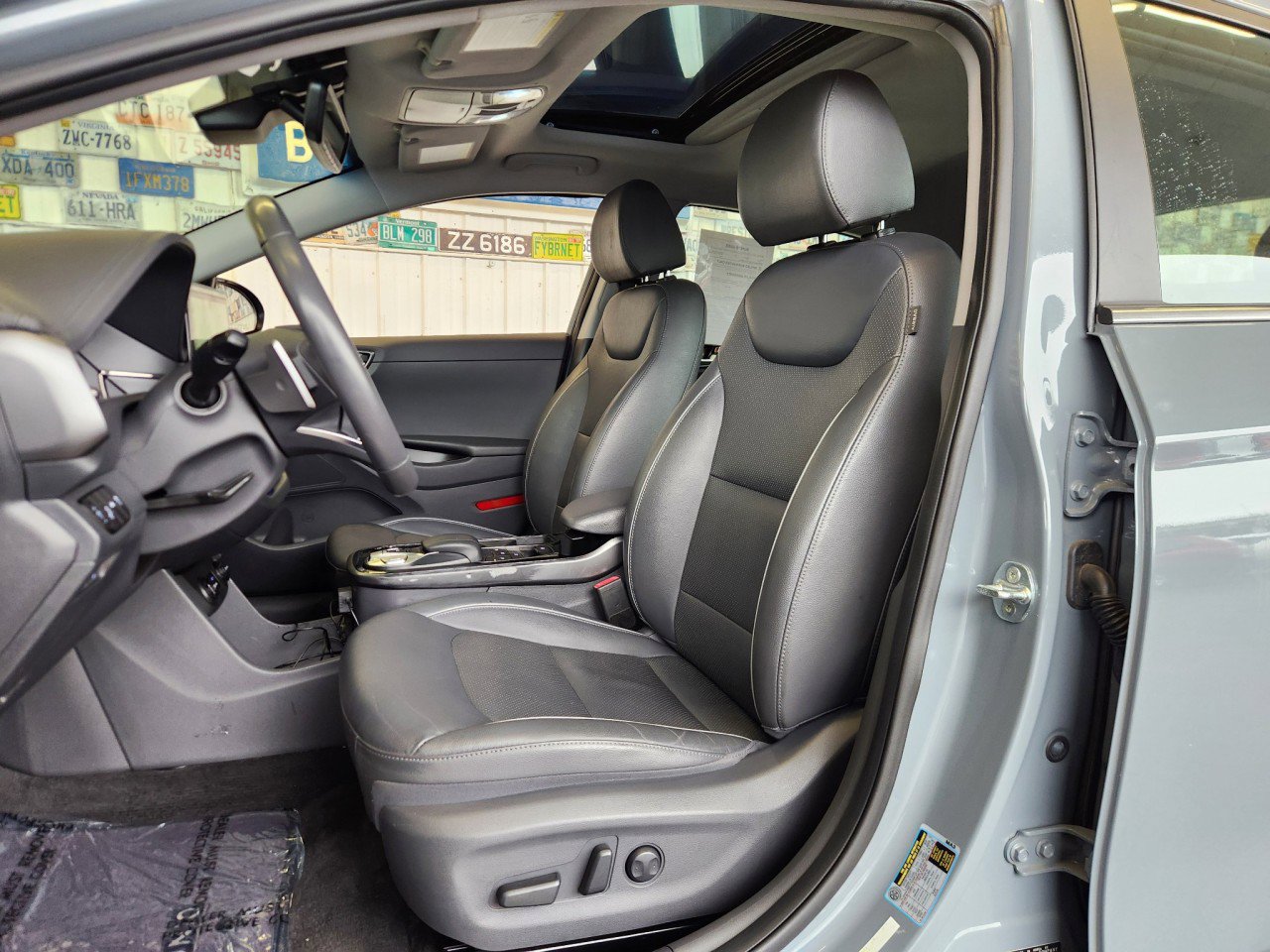 Used 2020 Hyundai Ioniq Limited image 4