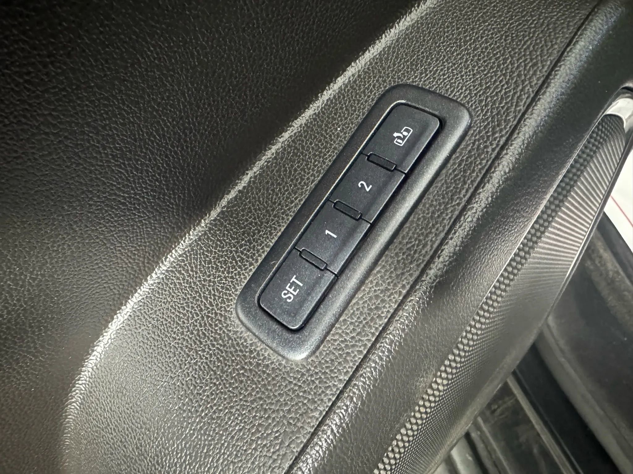 Used 2015 Chevrolet Suburban LT w/ Luxury Package image 45