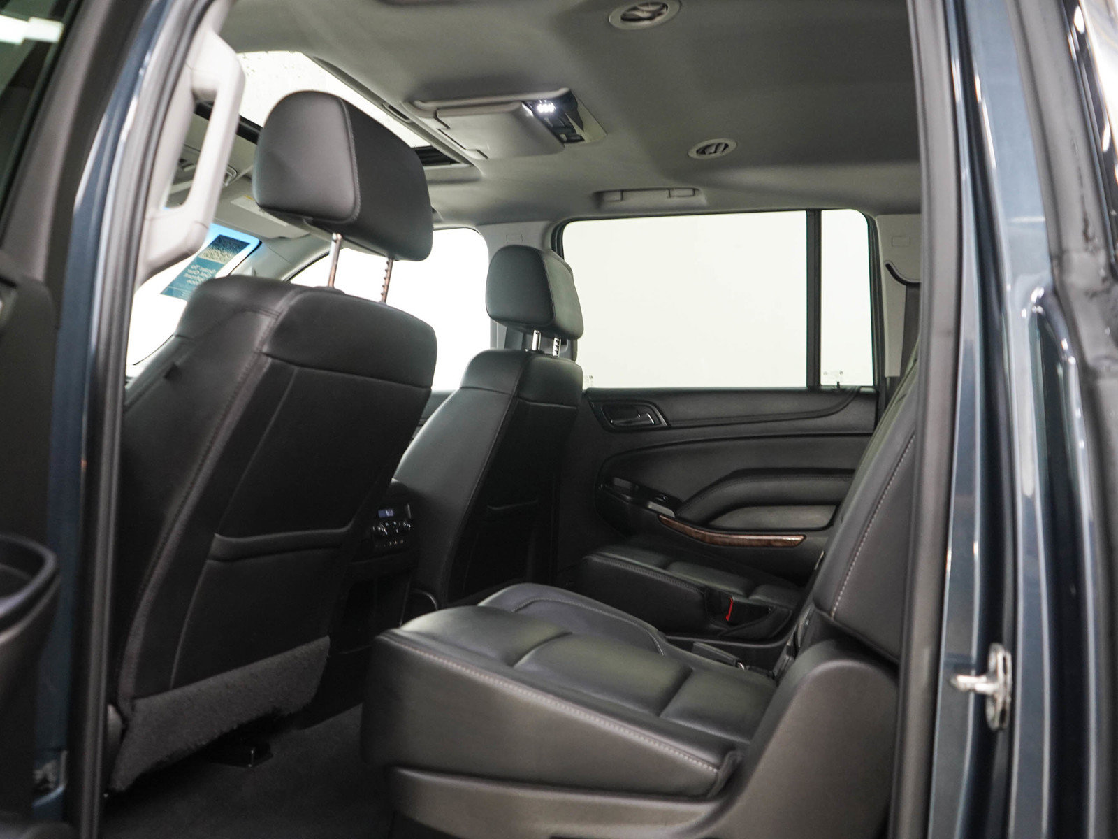 Used 2019 Chevrolet Suburban Premier AWD/4WD image 19